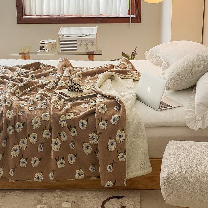 Fluffy Floral Plush Verdickte Decke für Gemütlichen Komfort | Karnz