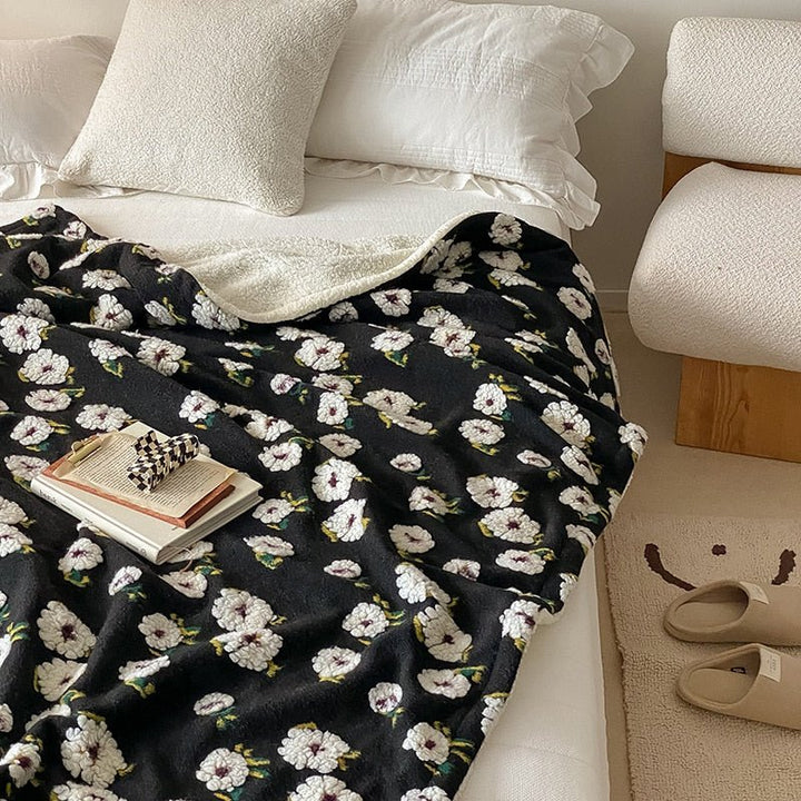 Fluffy Floral Plush Verdickte Decke für Gemütlichen Komfort | Karnz