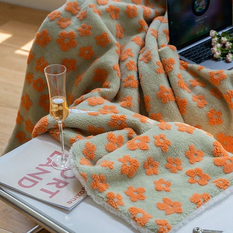 Fluffy Floral Plush Verdickte Decke für Gemütlichen Komfort | Karnz