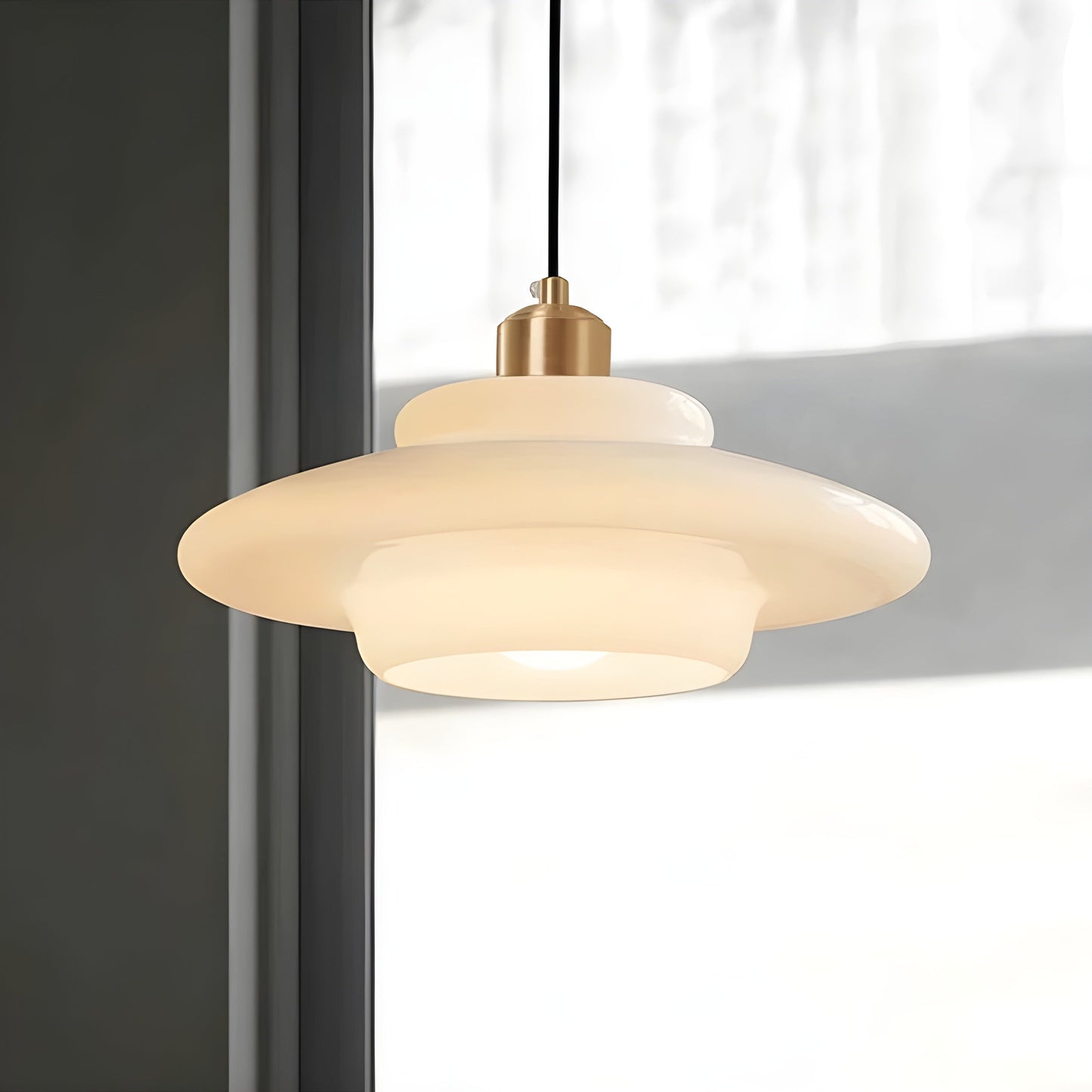 AuraBeam Licht – Minimalistische cremefarbene LED-Pendelleuchte aus Glas | Karnz
