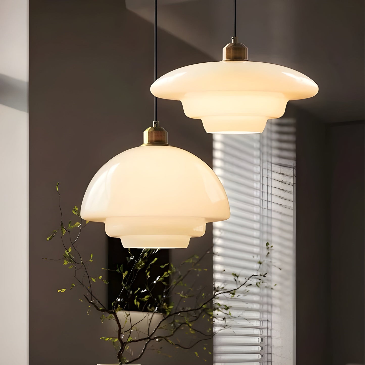 AuraBeam Licht – Minimalistische cremefarbene LED-Pendelleuchte aus Glas | Karnz