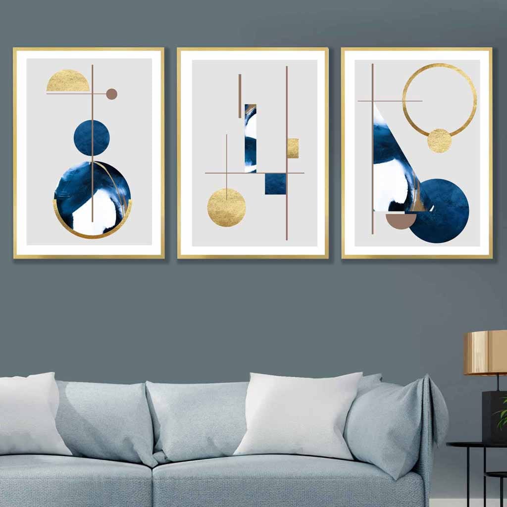 Abstraktes Set aus 3 strukturierten geometrischen Wandbildern in Marineblau und Gold
