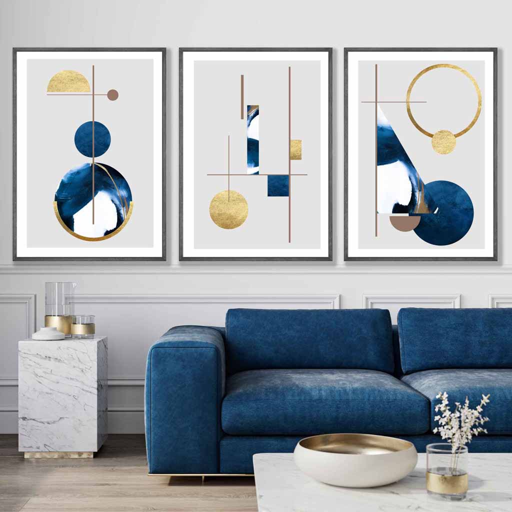 Abstraktes Set aus 3 strukturierten geometrischen Wandbildern in Marineblau und Gold