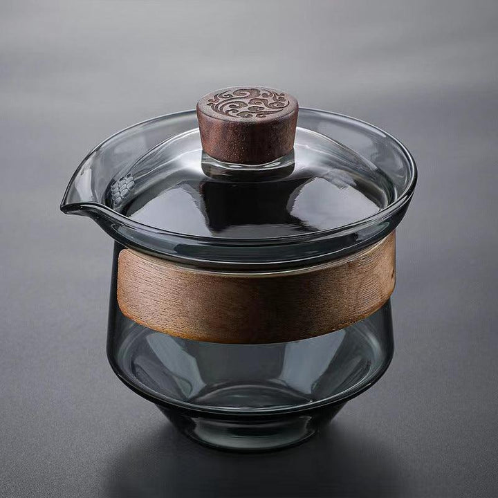 Elegante hitzebeständige Glastasse mit Walnussdeckel für Teeliebhaber