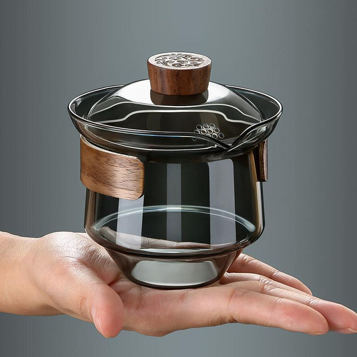 Elegante hitzebeständige Glastasse mit Walnussdeckel für Teeliebhaber