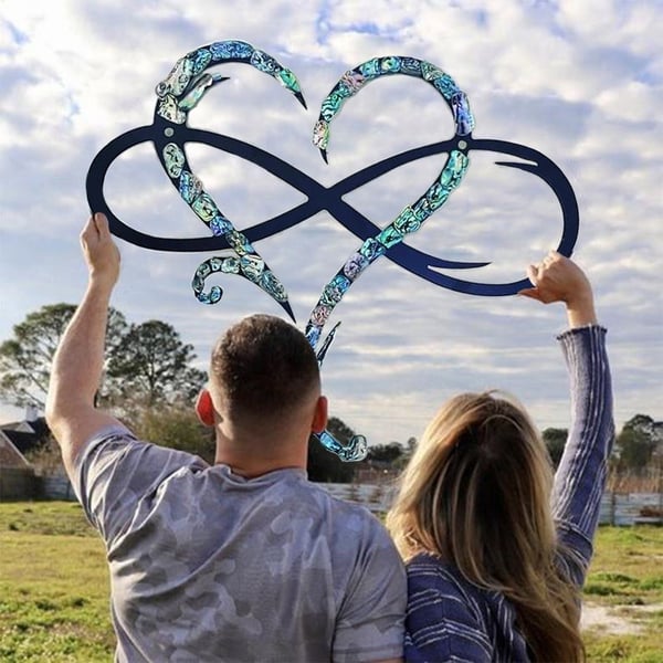 InfinityHeart Wanddekoration – Eisenskulptur mit Symbol der ewigen Liebe