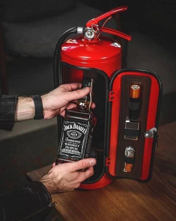 SPARKSTASH – Versteckter Getränkebehälter im Feuerlöscher-Design