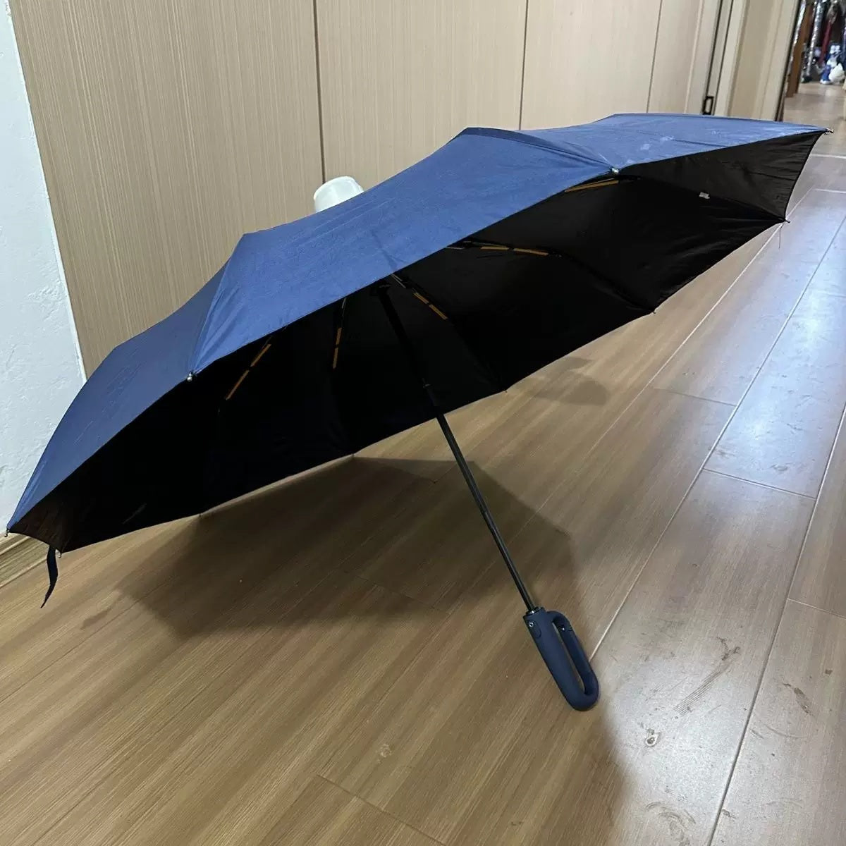 Neverdrop Selbststehender Faltbarer Winddichter Regenschirm | Karnz