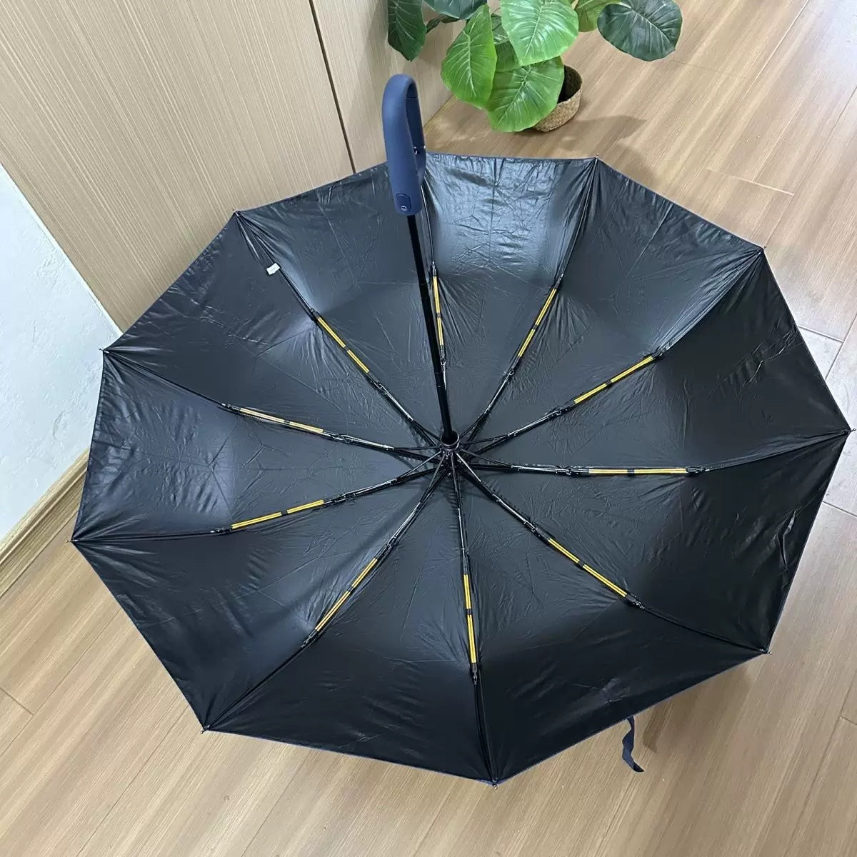 Neverdrop Selbststehender Faltbarer Winddichter Regenschirm | Karnz