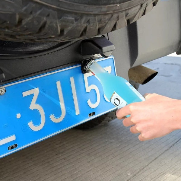 Nummernschild montierter Flaschenöffner | Karnz