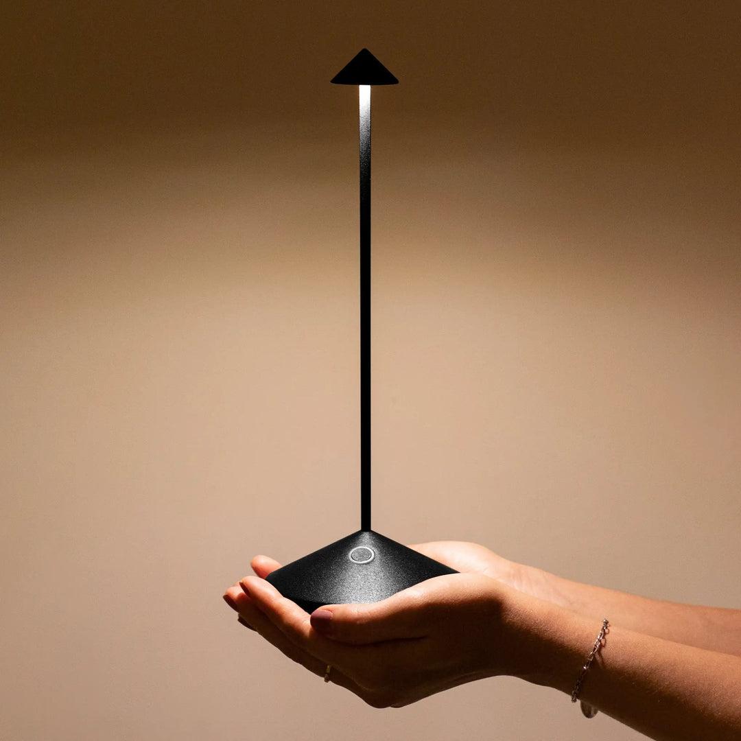 Tragbare LED Tischlampe Lumora – Dimmbare, Wetterfest & Stylisch | Karnz