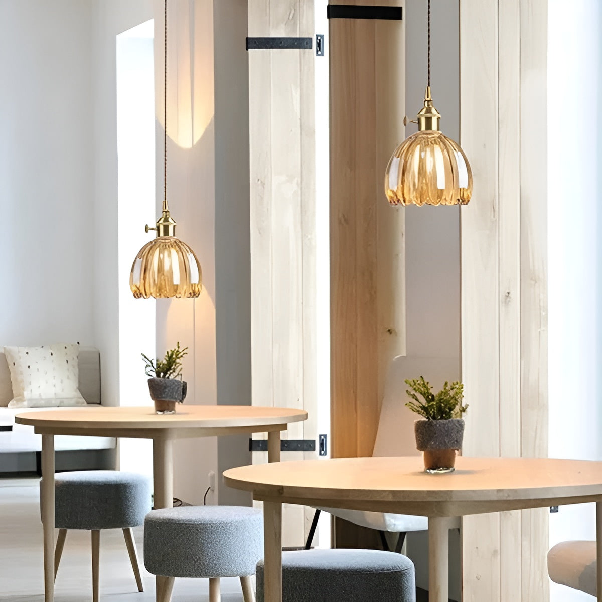 Pendelleuchte mit Blütenglas japanisches Design für gemütliche Räume