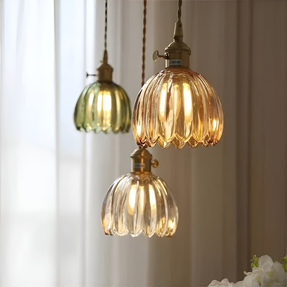 Pendelleuchte mit Blütenglas japanisches Design für gemütliche Räume