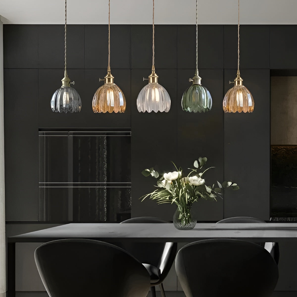 Pendelleuchte mit Blütenglas japanisches Design für gemütliche Räume