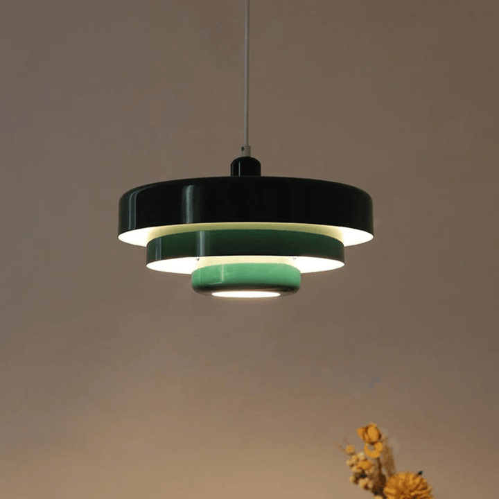 Elegante dreistufige Pendelleuchte in Macaronfarben