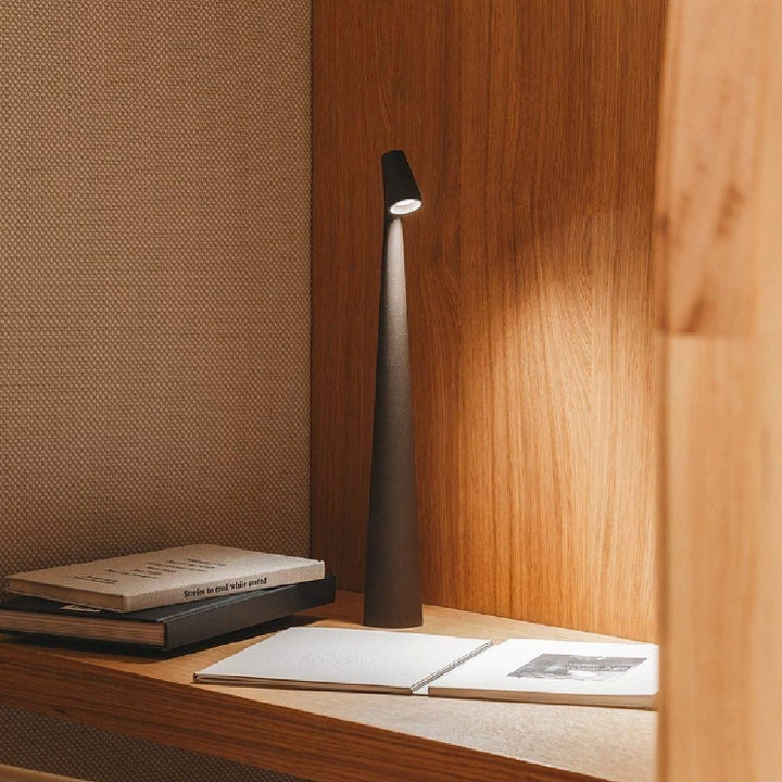 Karnz | Skulptur Tischlampe Drahtlose LED Lampe Solid Aluminium 10000mAh Batterie 3-Stufen Dimmung CRI 90 USB-C Ladeanschluss Warmweiß 2700K