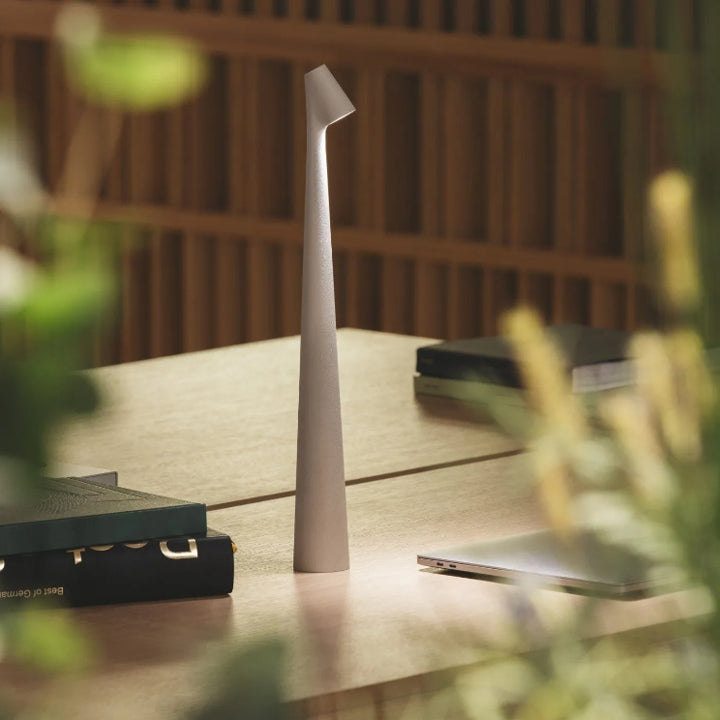 Karnz | Skulptur Tischlampe Drahtlose LED Lampe Solid Aluminium 10000mAh Batterie 3-Stufen Dimmung CRI 90 USB-C Ladeanschluss Warmweiß 2700K
