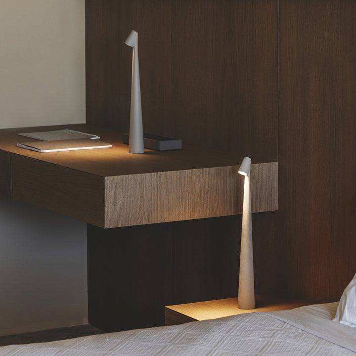 Karnz | Skulptur Tischlampe Drahtlose LED Lampe Solid Aluminium 10000mAh Batterie 3-Stufen Dimmung CRI 90 USB-C Ladeanschluss Warmweiß 2700K