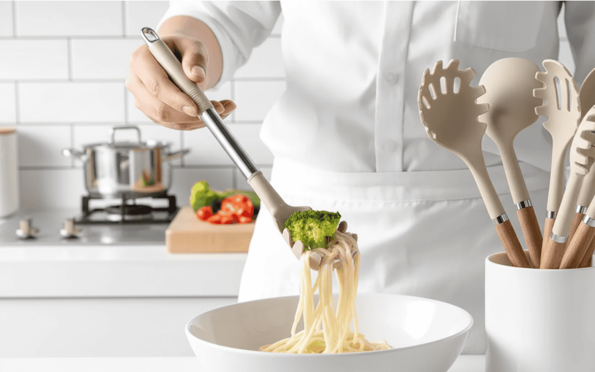 KITCHENORA – Komplettes Küchenhelfer-Set mit Silikonköpfen und Griffen in Holzoptik