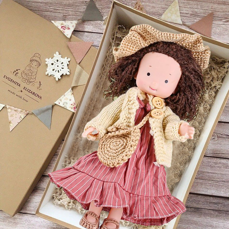 Karnz | Handgefertigte Waldorfpuppe | Naturmaterialien & Schadstofffrei | Pädagogisches Stoffspielzeug | Hypoallergen & Bio-Qualität | 30cm Kuschelpuppe