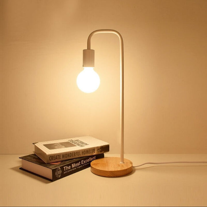 Edison Industrial Nachttischlampe mit Holzfuß und Metallkörper | Karnz