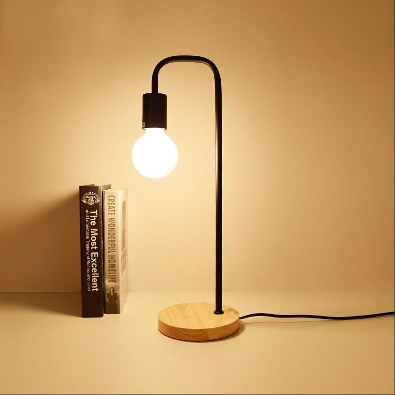 Edison Industrial Nachttischlampe mit Holzfuß und Metallkörper | Karnz