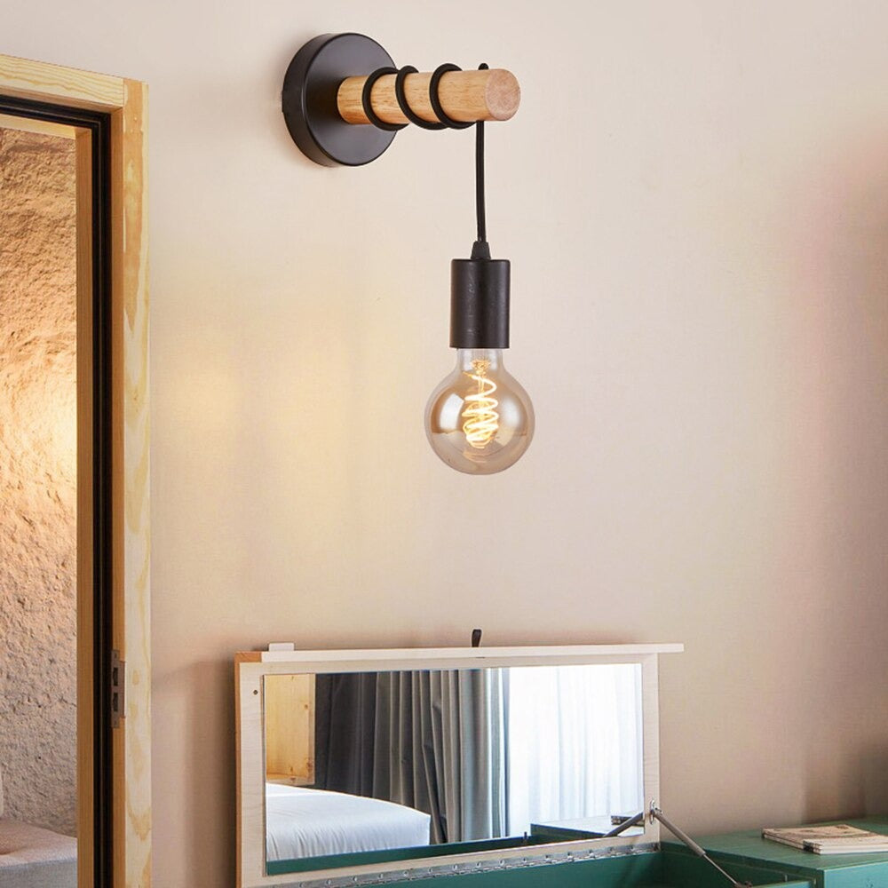 Schwarze industrielle Wand-Nachttischlampe mit Holzsockel | Karnz