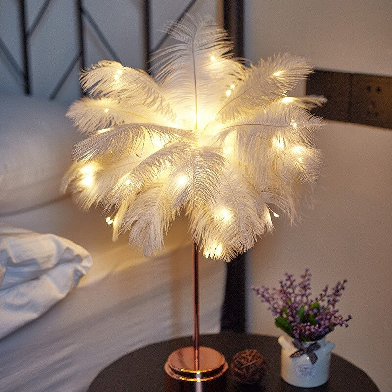 Feder LED Nachttischlampe mit bunten Federn und sanftem Licht | Karnz