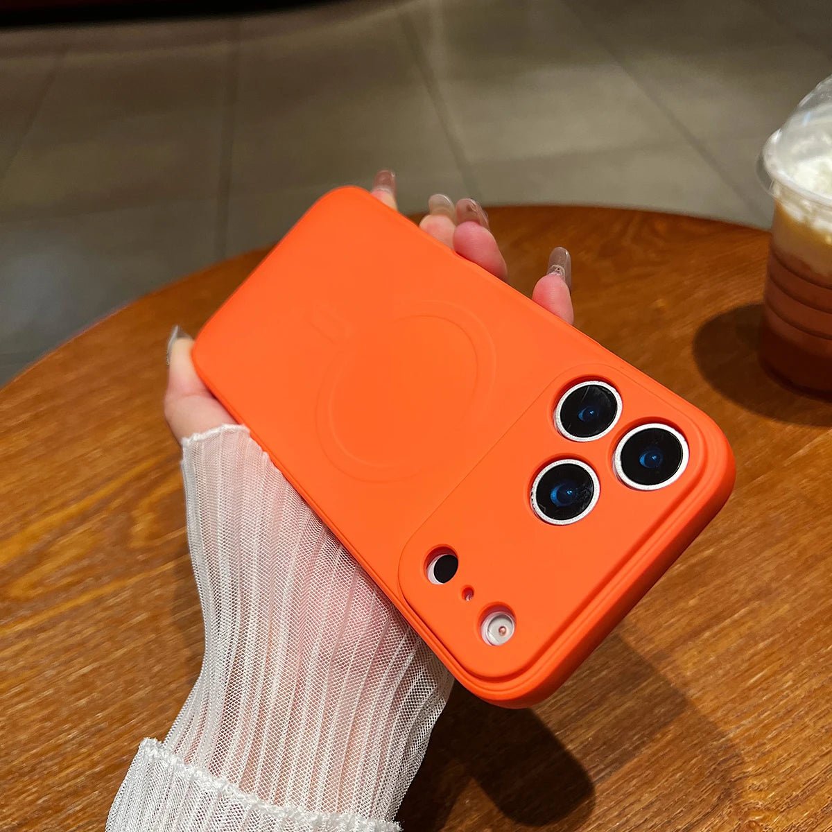 MAGNASOFT – Magnetische Silikonhülle für iPhone 17-Serie