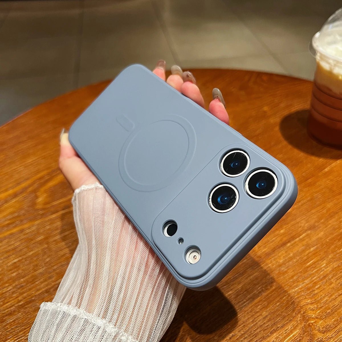 MAGNASOFT – Magnetische Silikonhülle für iPhone 17-Serie