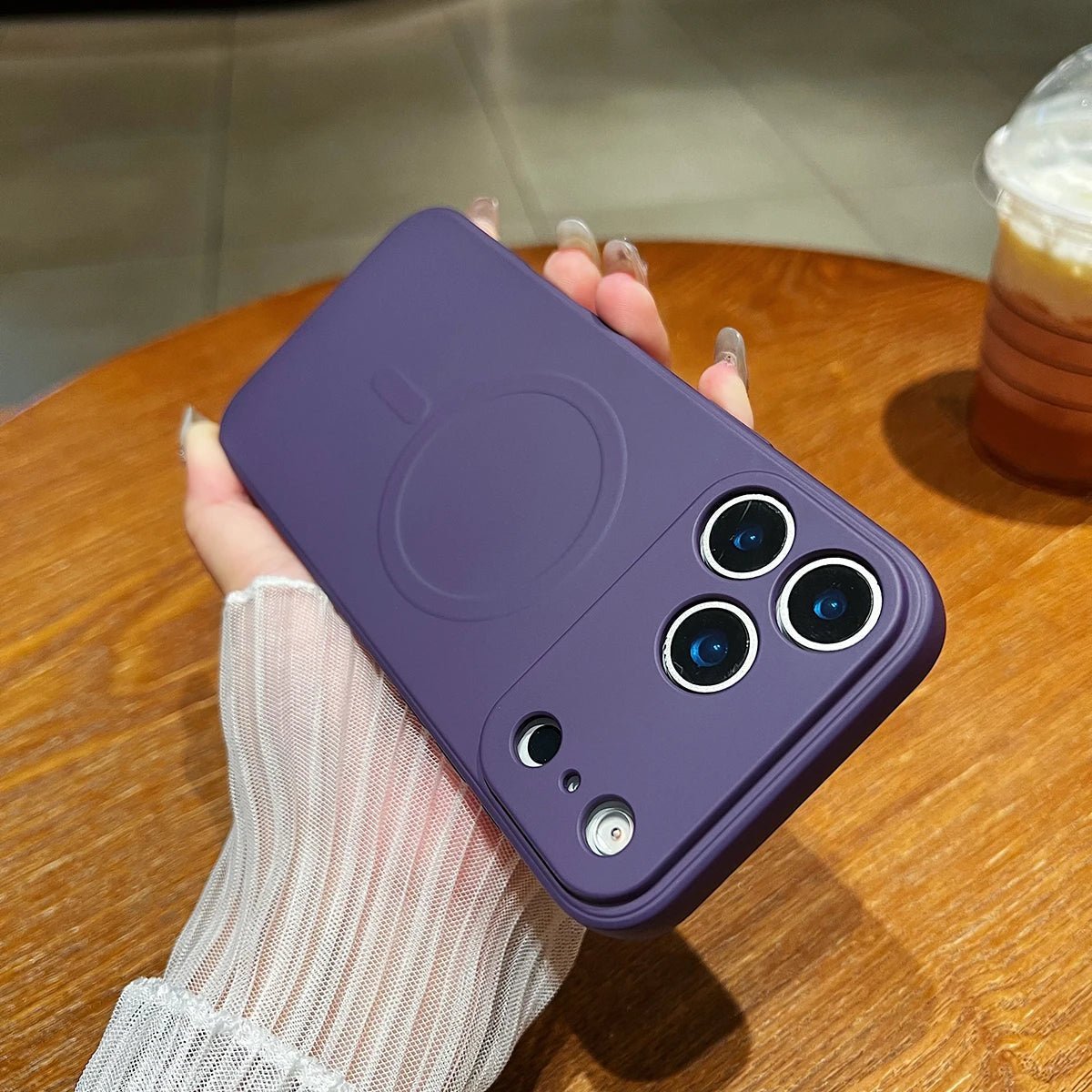 MAGNASOFT – Magnetische Silikonhülle für iPhone 17-Serie