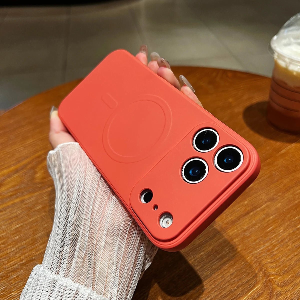 MAGNASOFT – Magnetische Silikonhülle für iPhone 17-Serie