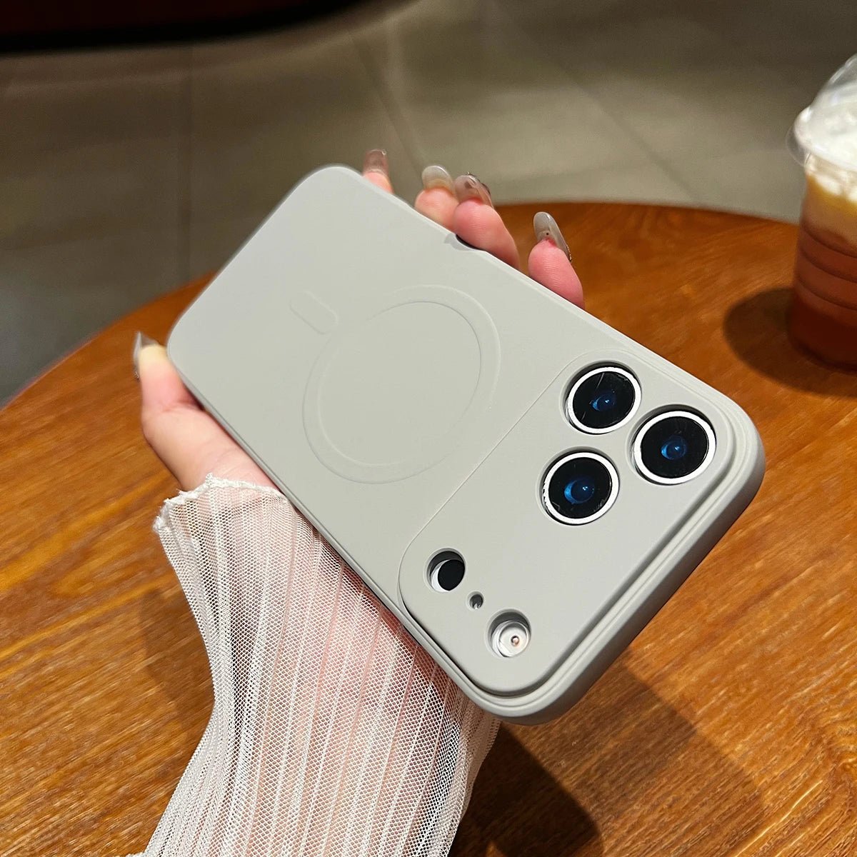 MAGNASOFT – Magnetische Silikonhülle für iPhone 17-Serie