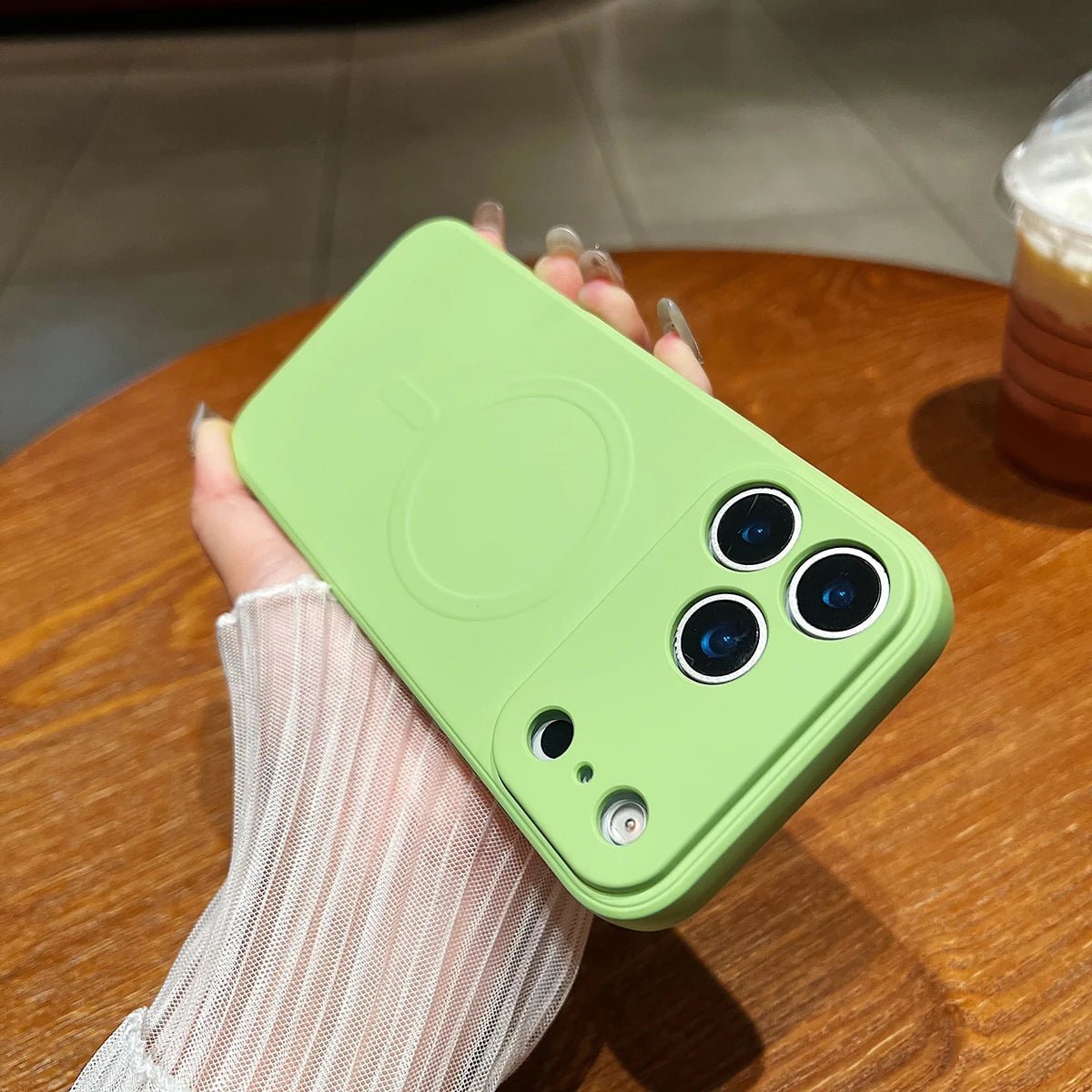 MAGNASOFT – Magnetische Silikonhülle für iPhone 17-Serie