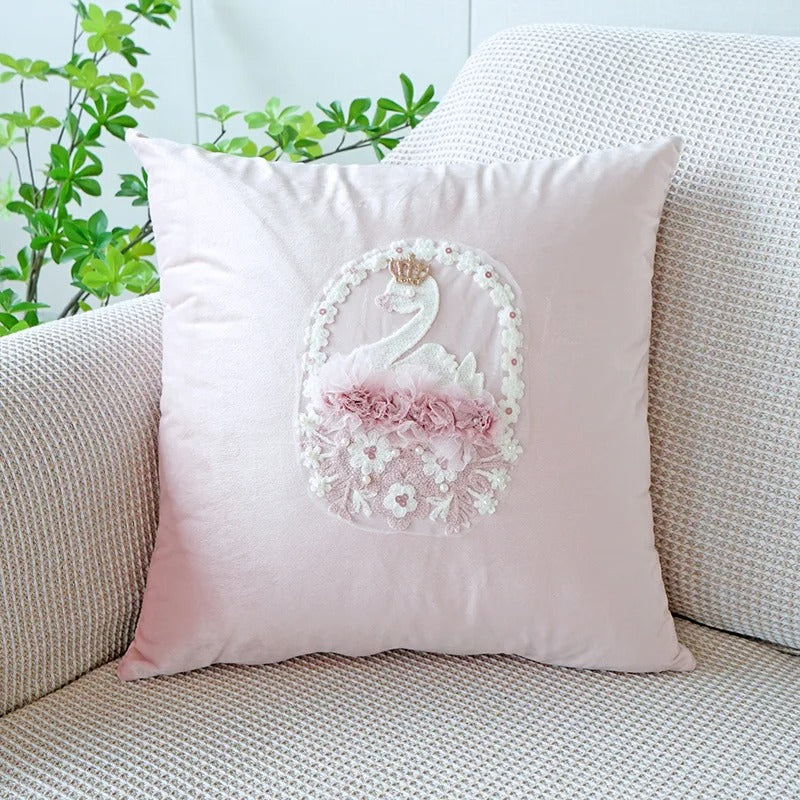 Rosa Kissenbezug mit Blumenmuster – Dekorative Kissenhülle für Wohnzimmer und Kinderzimmer | Karnz