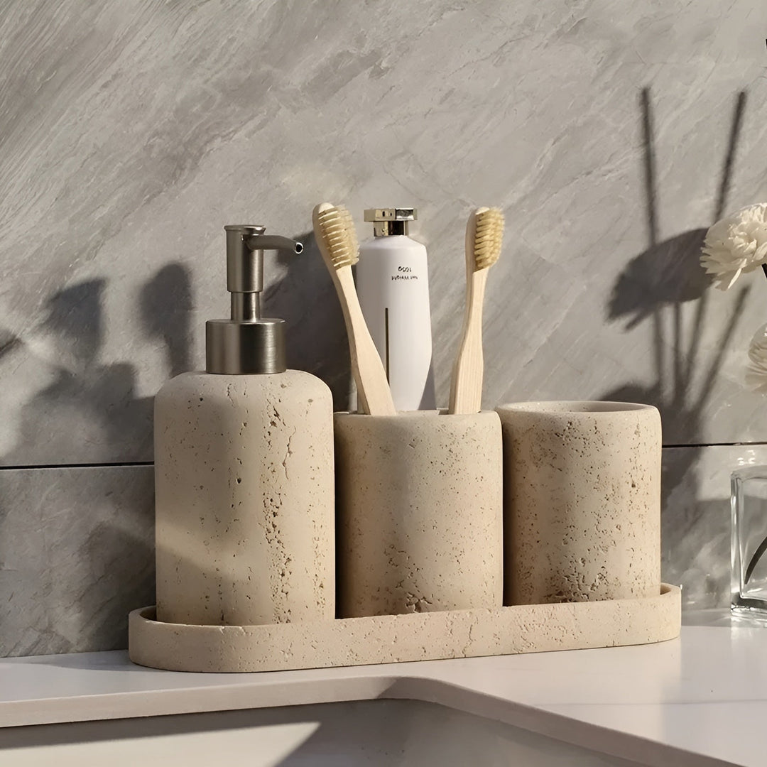 Naturstein Zahnbürstenhalter – mit Seifenspender und Regal | Elegante Badezimmeraccessoires aus Travertin | Karnz