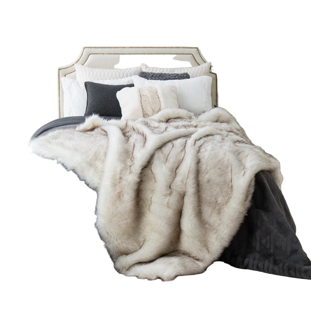 Weiche und flauschige Winterdecke mit zartem Fellmuster für höchsten Komfort