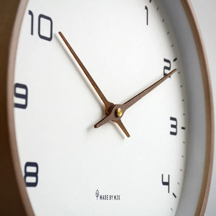 Minimalistische Wanduhr | Metall & Harz