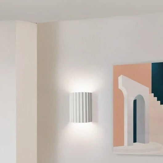 Minimalistische Groove-Wandleuchte | Kunstharz, nach oben und unten verstellbar