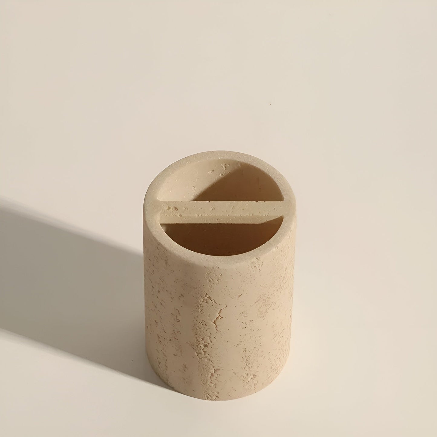 Naturstein Zahnbürstenhalter – mit Seifenspender und Regal | Elegante Badezimmeraccessoires aus Travertin | Karnz