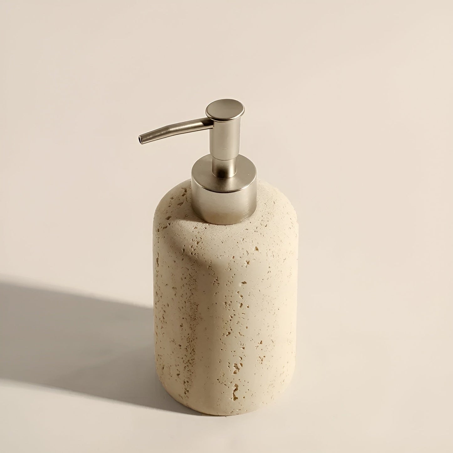 Naturstein Zahnbürstenhalter – mit Seifenspender und Regal | Elegante Badezimmeraccessoires aus Travertin | Karnz