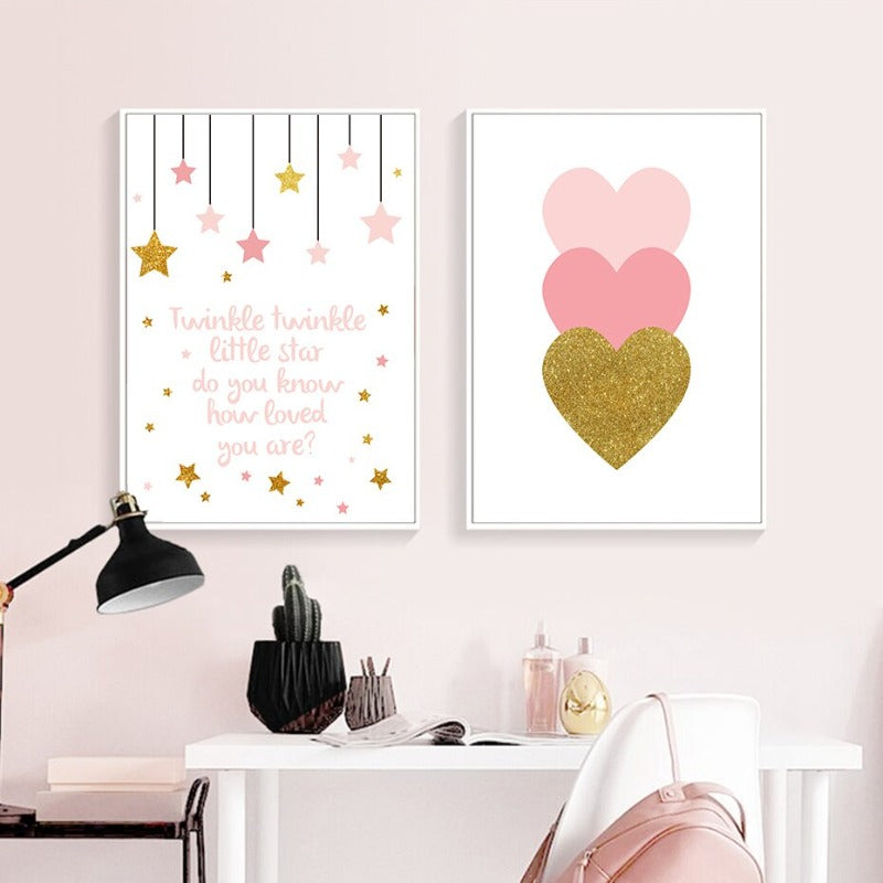 Modernes Cartoon-Kinderzimmer mit rosa-goldenem Herz – Leinwandbild