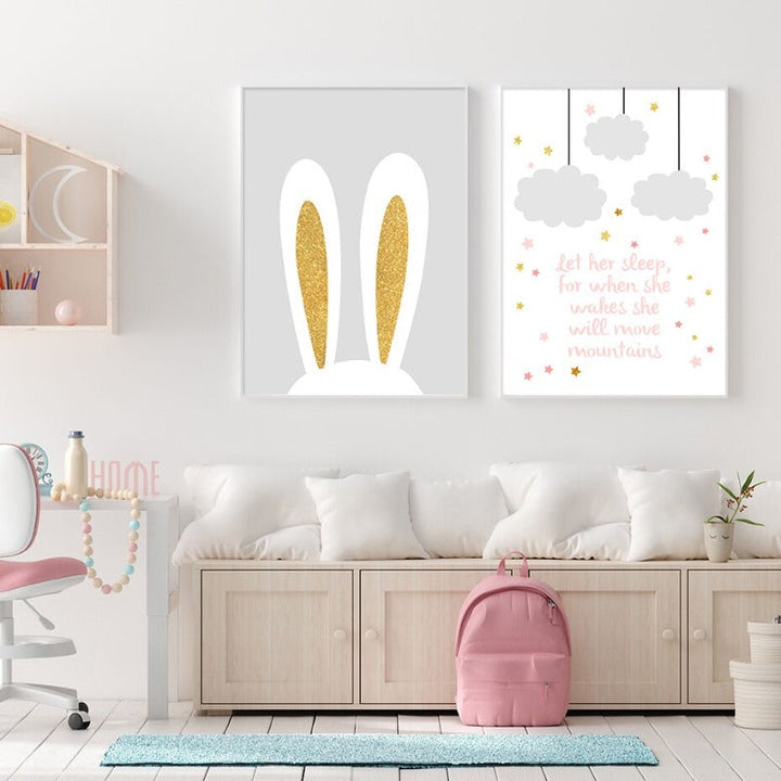 Modernes Cartoon-Kinderzimmer mit rosa-goldenem Herz – Leinwandbild
