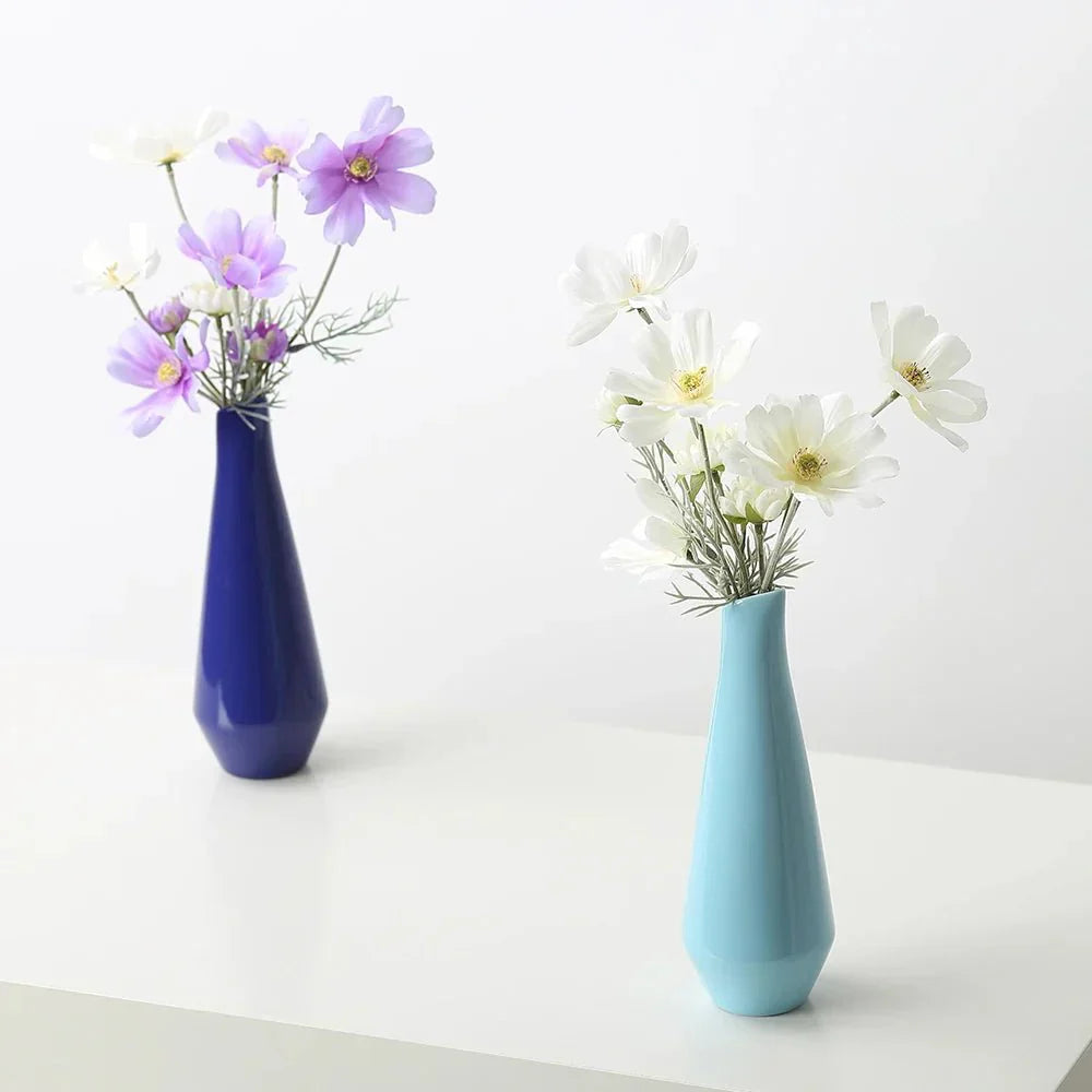 Moderne Porzellanvase in leuchtenden Farben