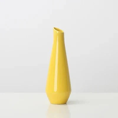 Moderne Porzellanvase in leuchtenden Farben