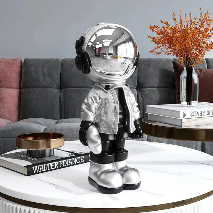 Moderne zeitgenössische Astronautenstatue goldbeschichtete Harzdekoration | Karnz