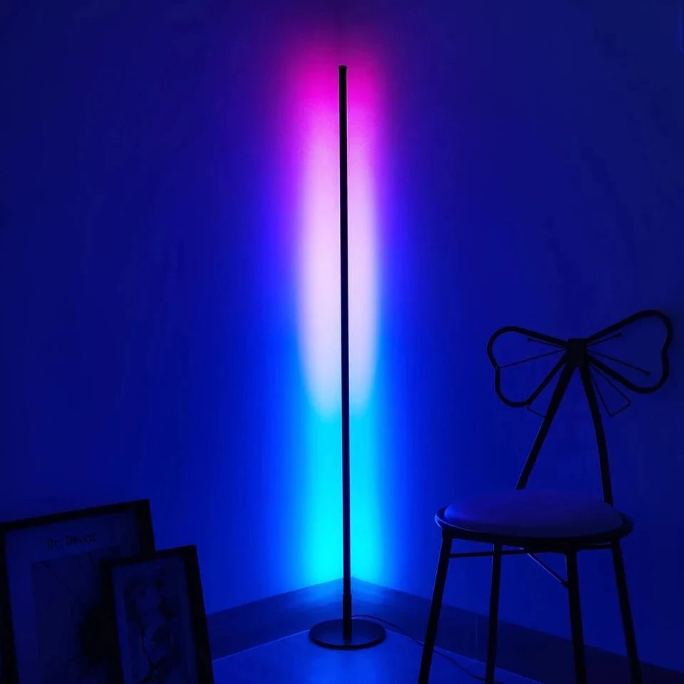 Multifarbige LED-Stehlampe Karnz