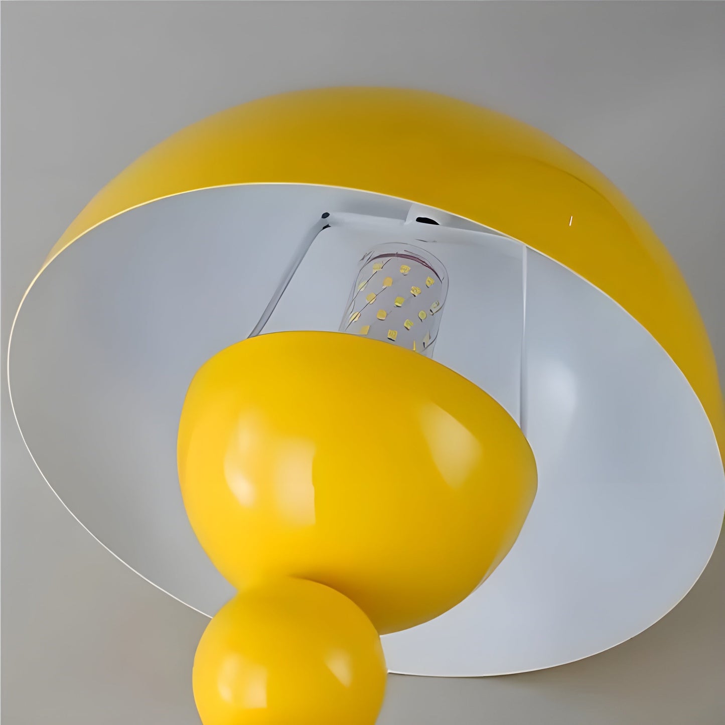 Skandinavische Design Tischlampe - FloraGlow | Karnz