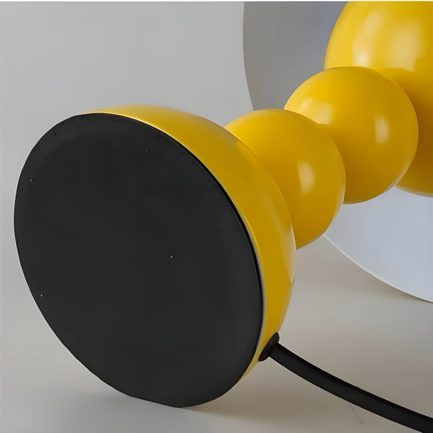 Skandinavische Design Tischlampe - FloraGlow | Karnz