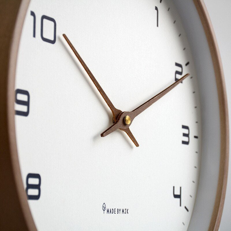 LUNDTIME – Geräuschlose Wanduhr aus Holz im skandinavischen Design